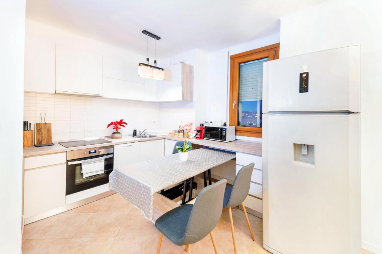 Central 700 Square Fructus Plaza - Eva Apartment تيميشورا المظهر الخارجي الصورة