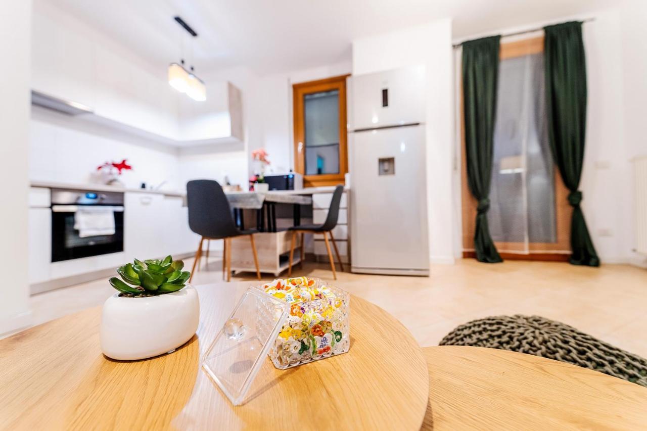 Central 700 Square Fructus Plaza - Eva Apartment تيميشورا المظهر الخارجي الصورة