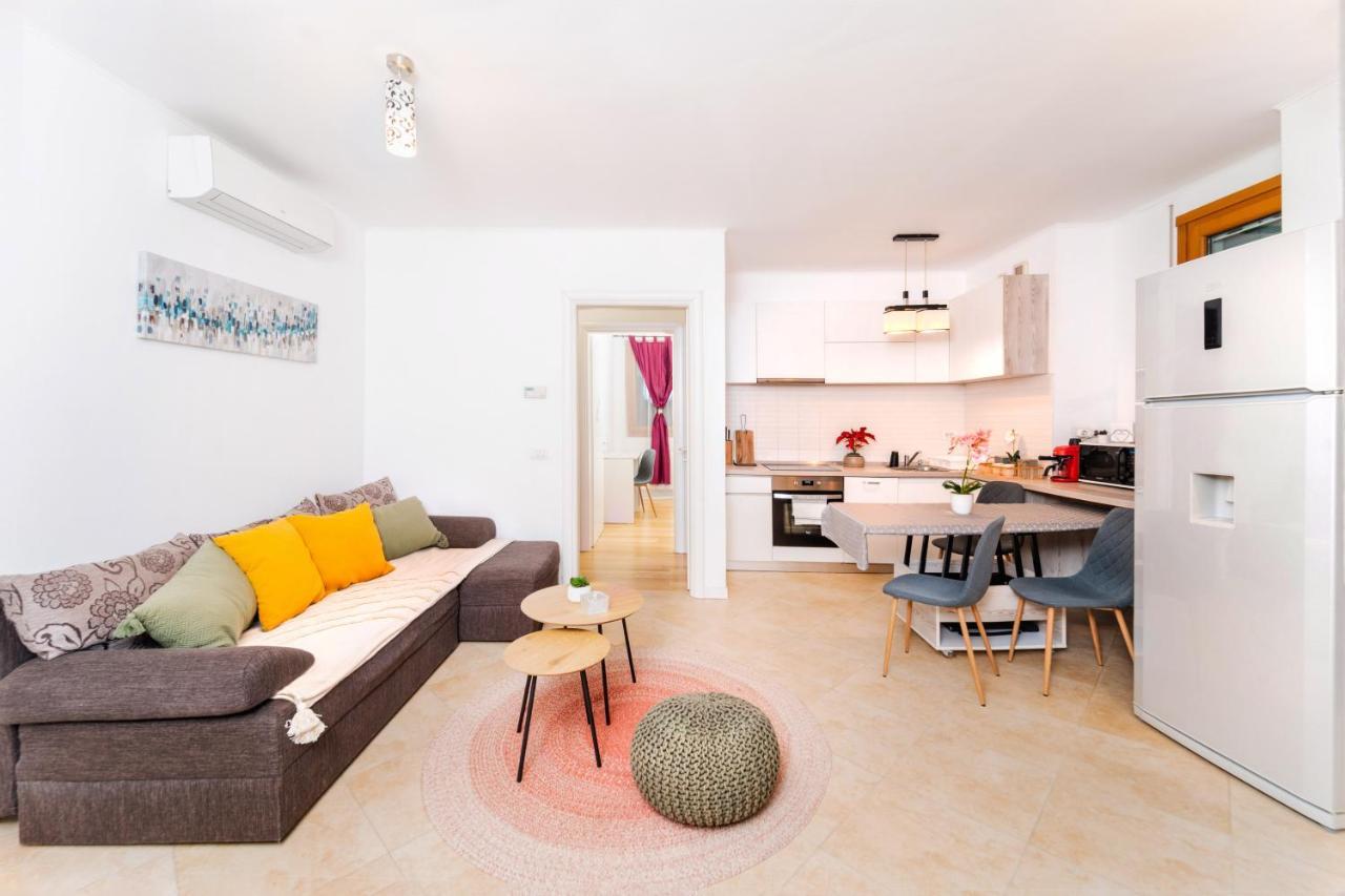 Central 700 Square Fructus Plaza - Eva Apartment تيميشورا المظهر الخارجي الصورة