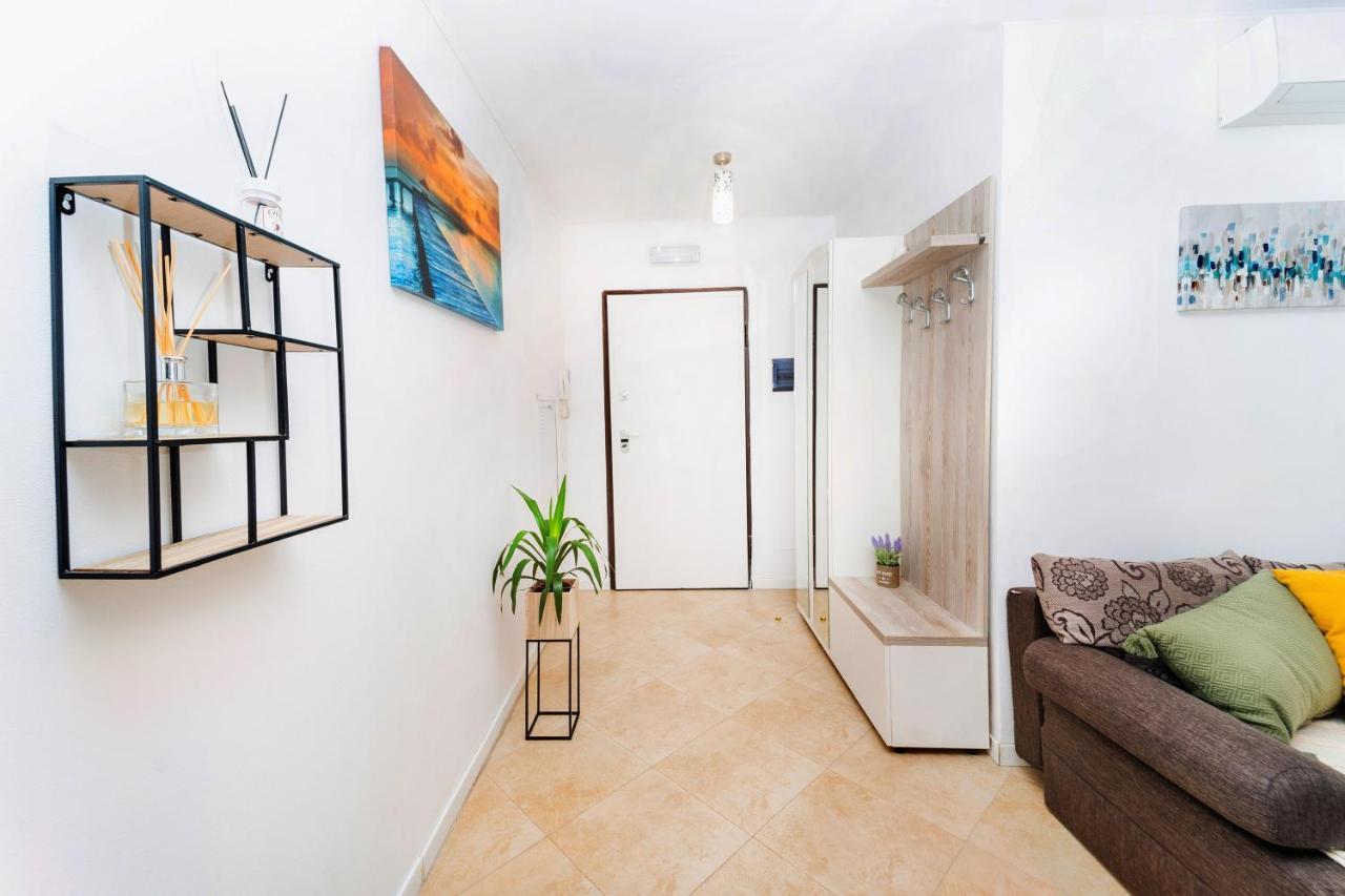 Central 700 Square Fructus Plaza - Eva Apartment تيميشورا المظهر الخارجي الصورة