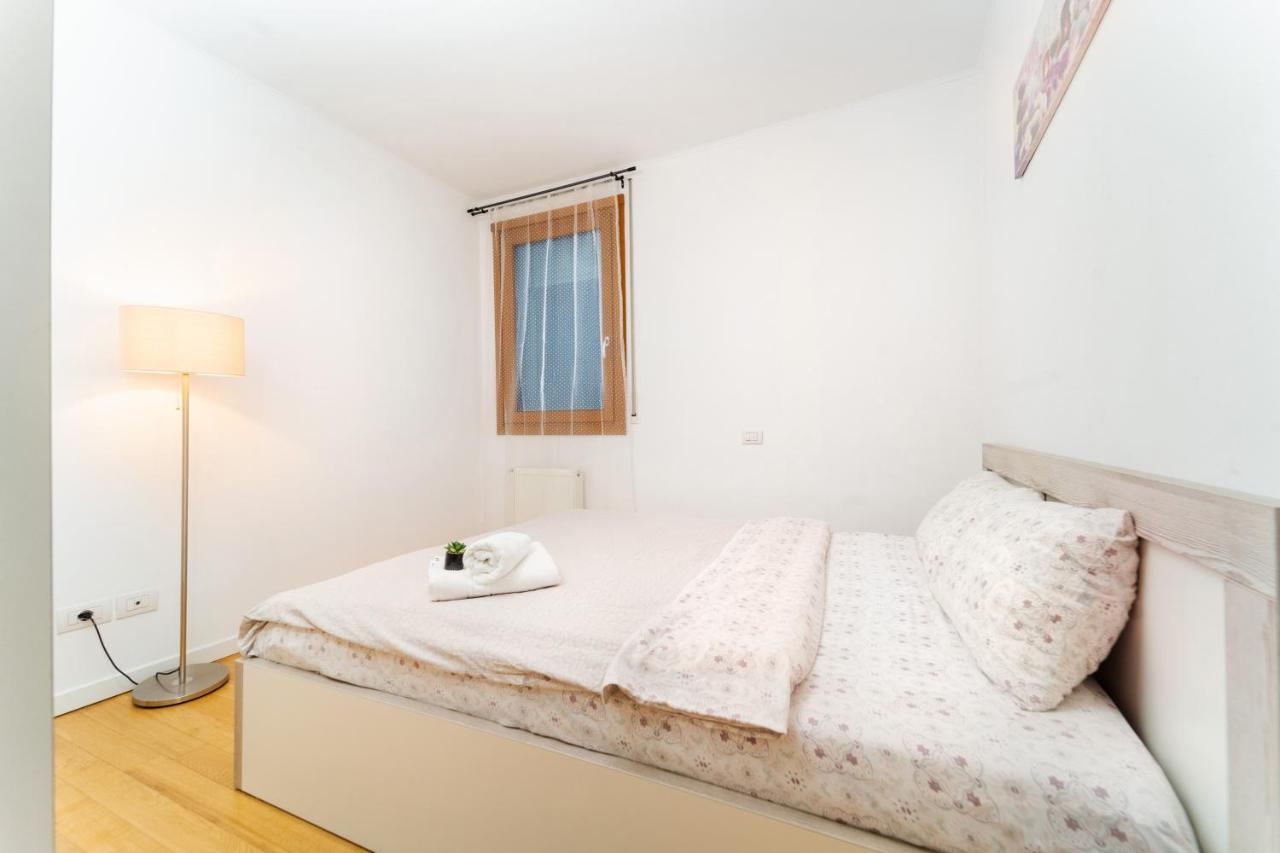 Central 700 Square Fructus Plaza - Eva Apartment تيميشورا المظهر الخارجي الصورة